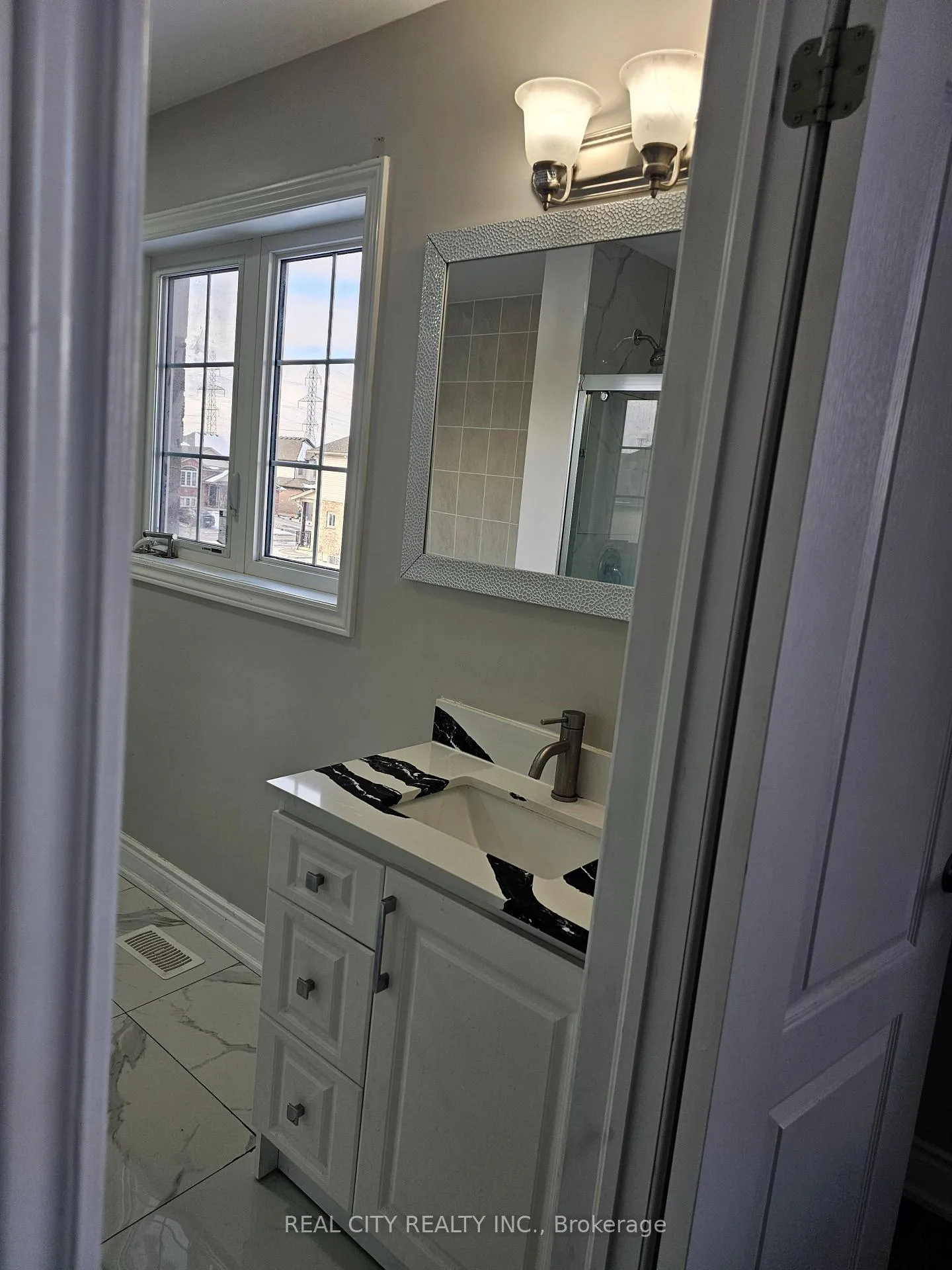 Photo 11 of 132 Sunset Way, Thorold, Rolling Meadows — HOMEH