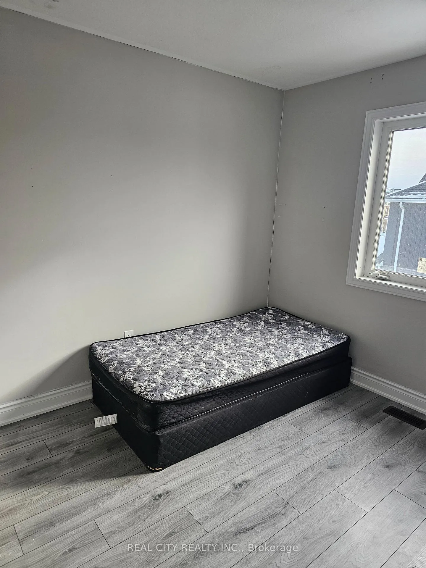 Photo 15 of 132 Sunset Way, Thorold, Rolling Meadows — HOMEH