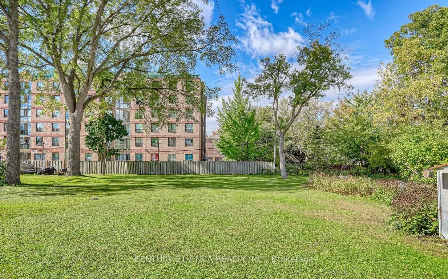 Photo 3 of 144 Hickory Street N, Whitby, Downtown Whitby — HOMEH