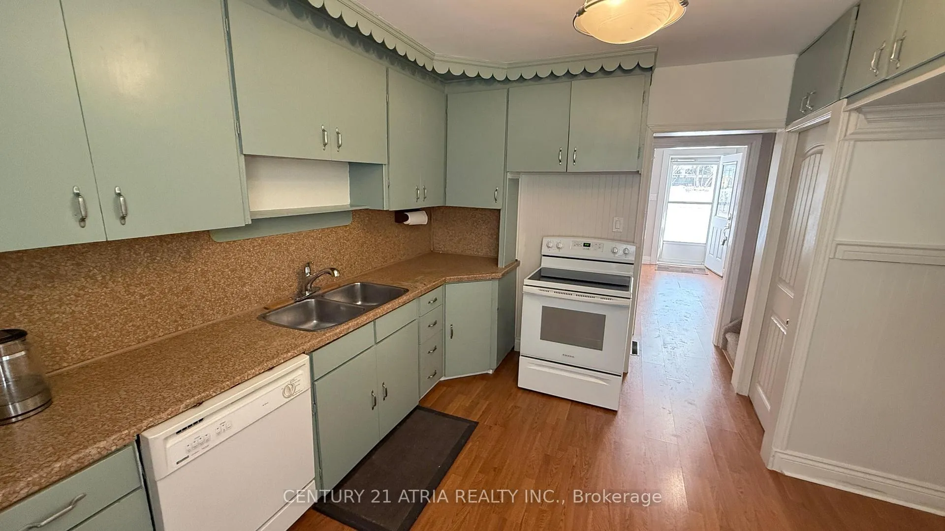 Photo 9 of 144 Hickory Street N, Whitby, Downtown Whitby — HOMEH