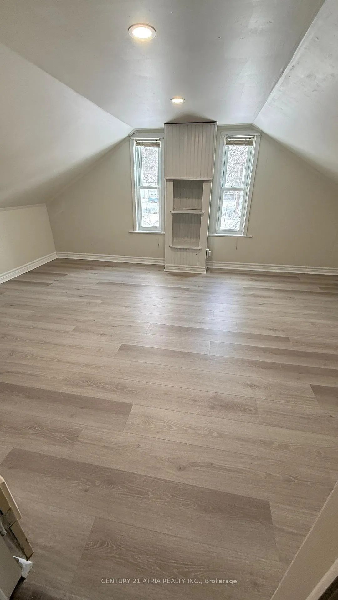 Photo 12 of 144 Hickory Street N, Whitby, Downtown Whitby — HOMEH