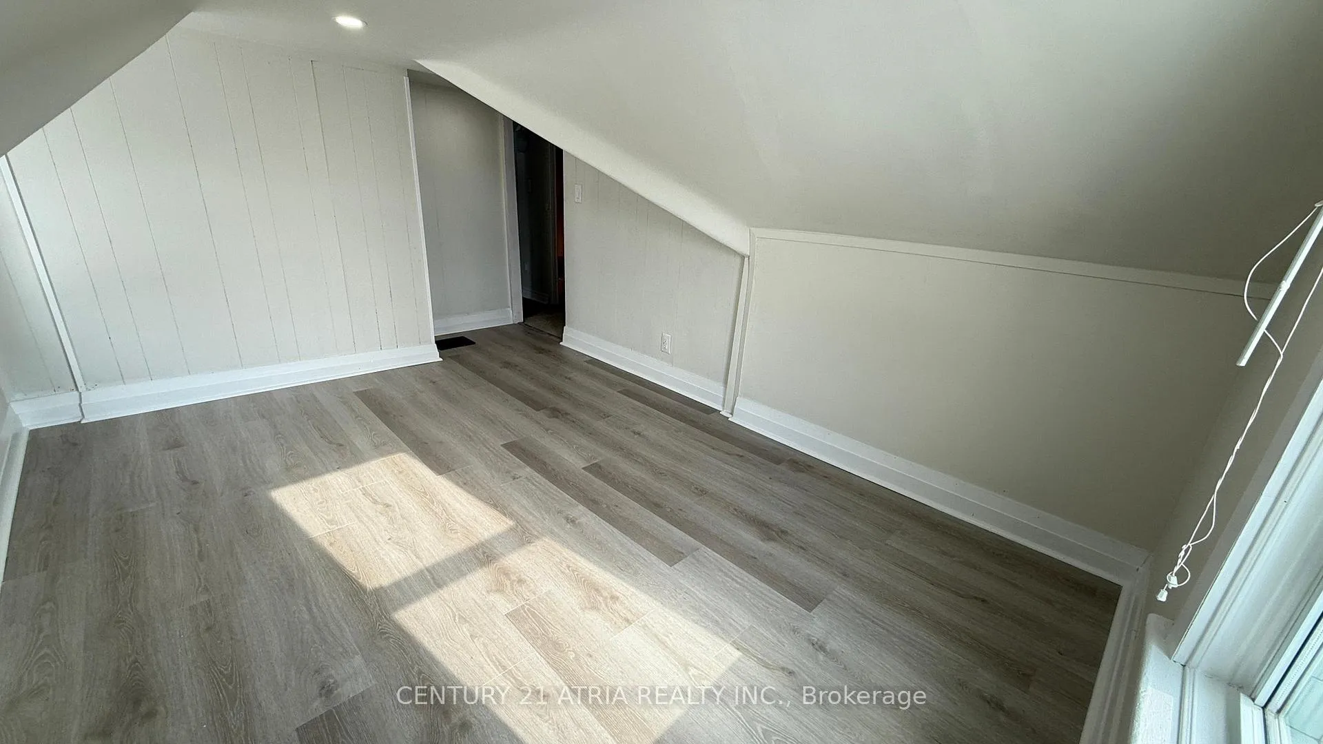 Photo 13 of 144 Hickory Street N, Whitby, Downtown Whitby — HOMEH