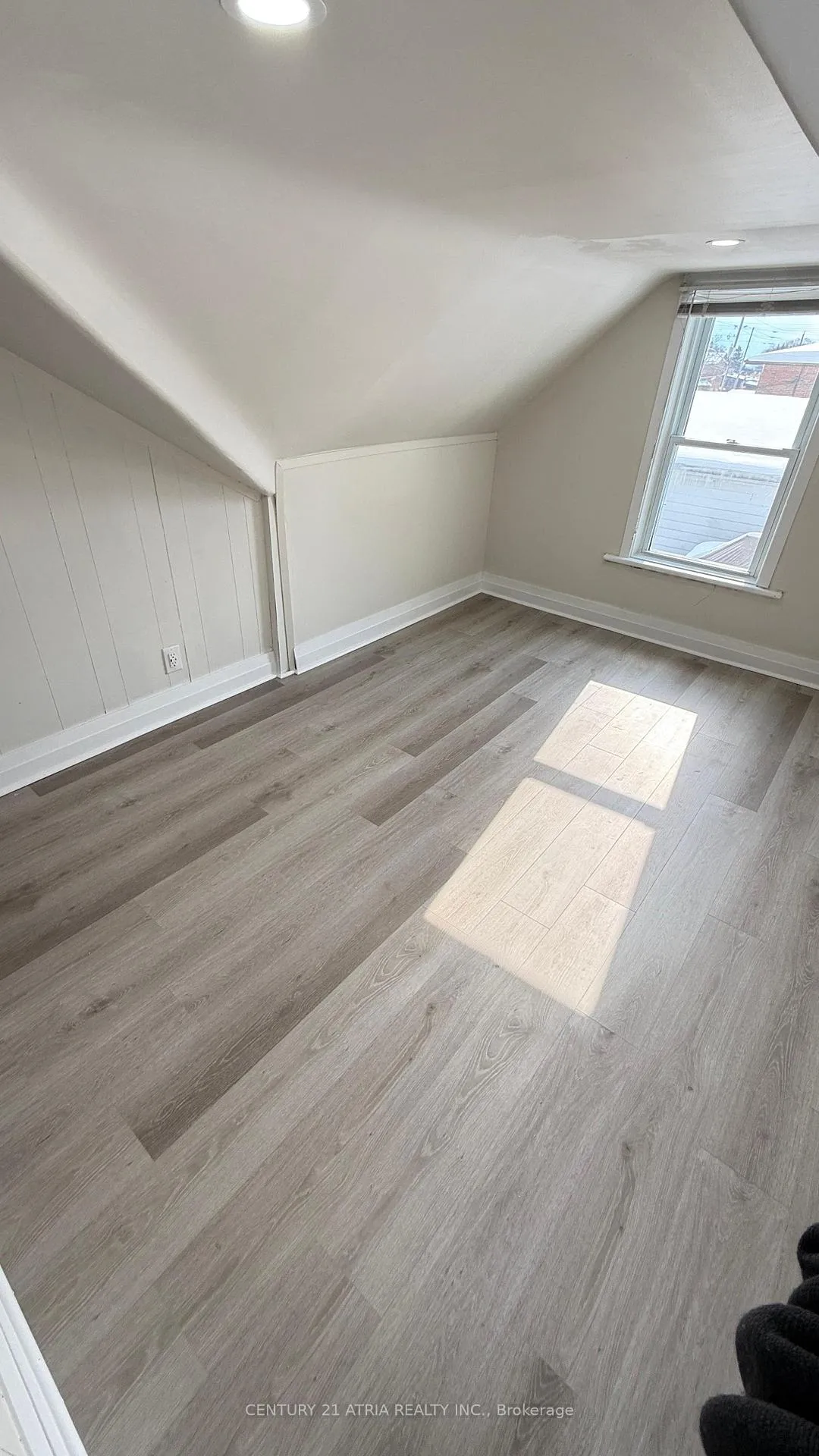Photo 14 of 144 Hickory Street N, Whitby, Downtown Whitby — HOMEH