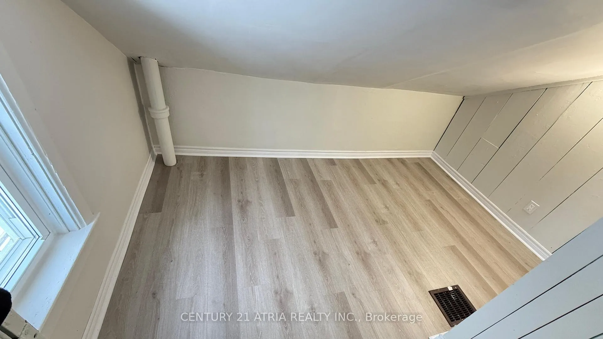 Photo 15 of 144 Hickory Street N, Whitby, Downtown Whitby — HOMEH