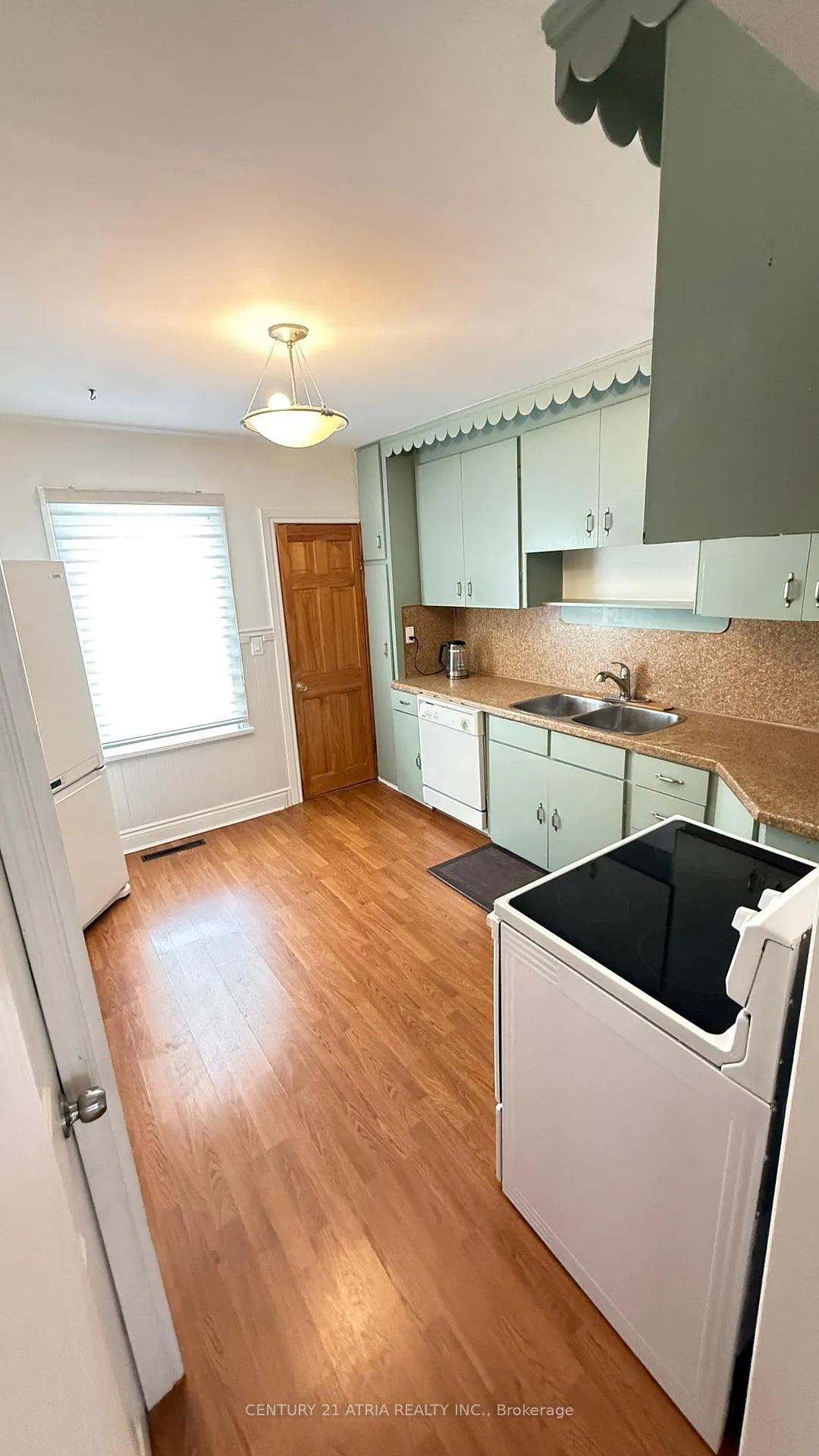 Photo 23 of 144 Hickory Street N, Whitby, Downtown Whitby — HOMEH