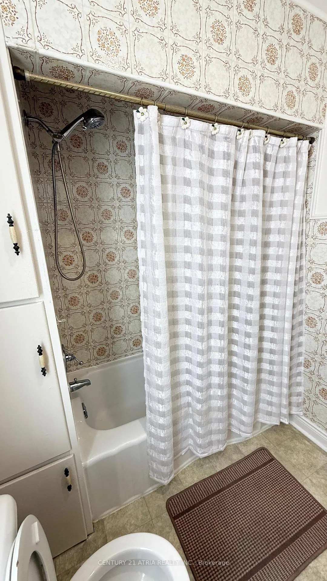 Photo 33 of 144 Hickory Street N, Whitby, Downtown Whitby — HOMEH