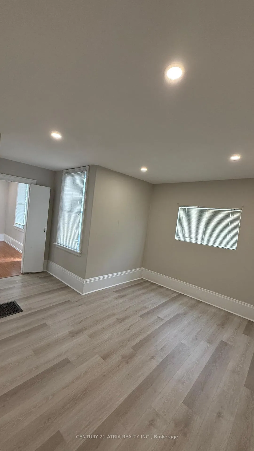 Photo 37 of 144 Hickory Street N, Whitby, Downtown Whitby — HOMEH