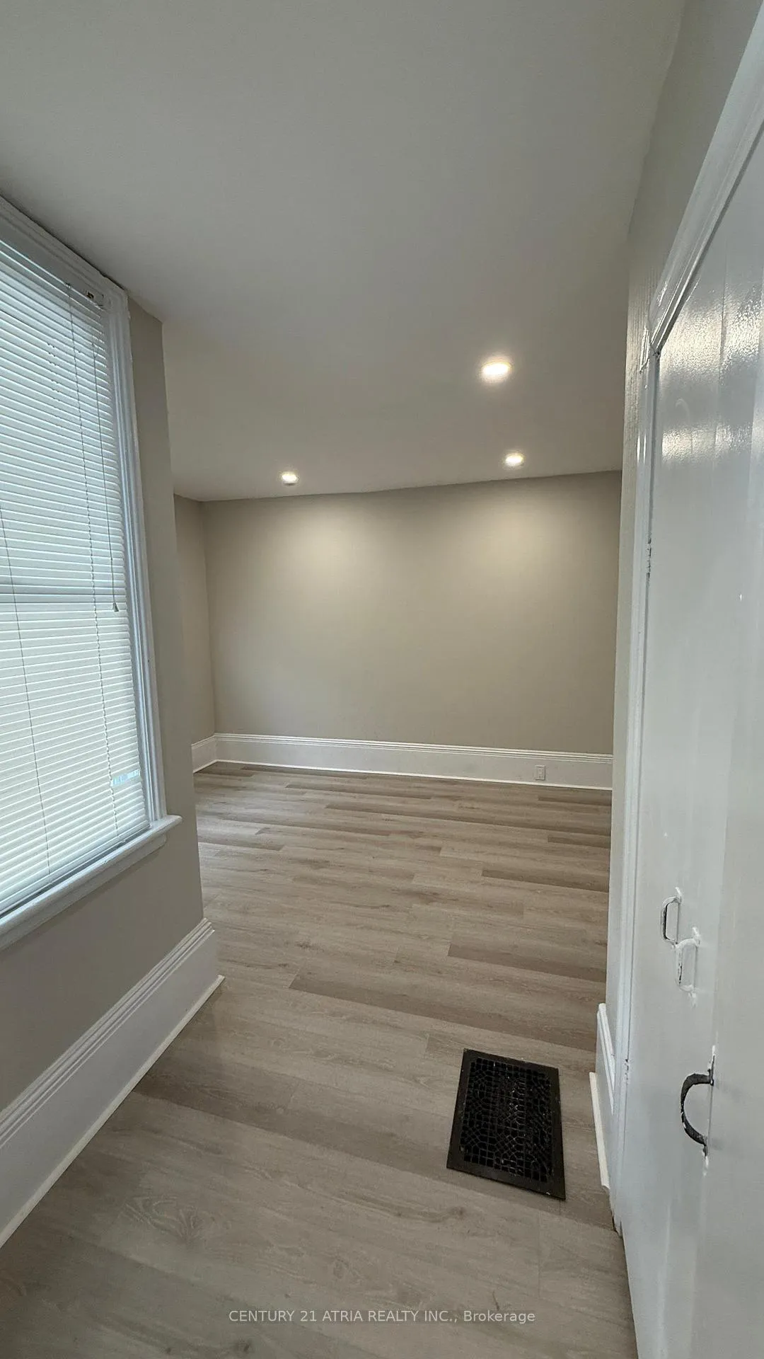 Photo 38 of 144 Hickory Street N, Whitby, Downtown Whitby — HOMEH