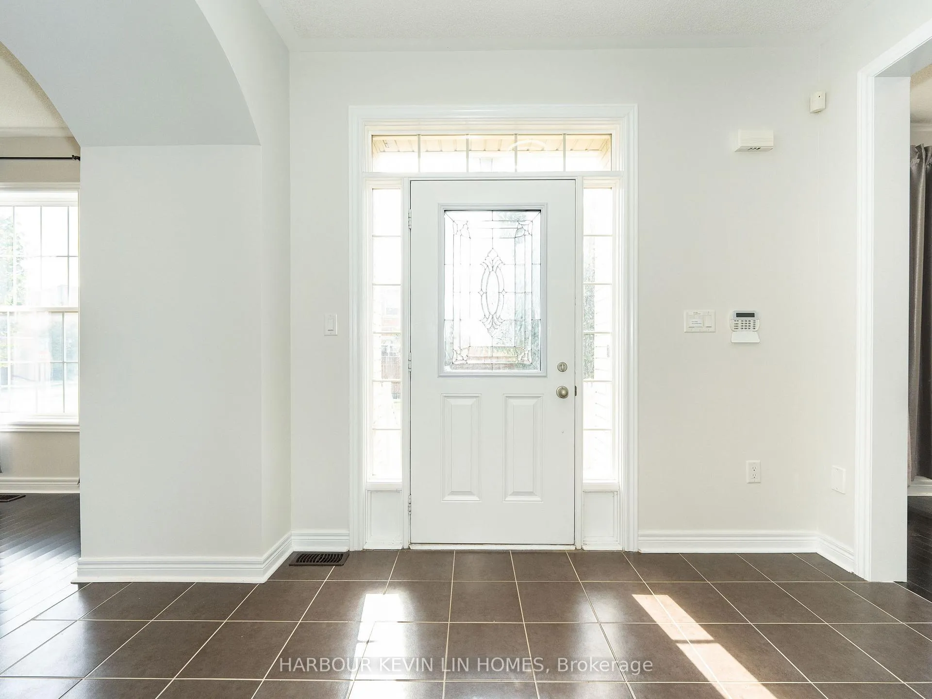 Photo 5 of 26 Bembridge Drive, Markham, Cathedraltown — HOMEH