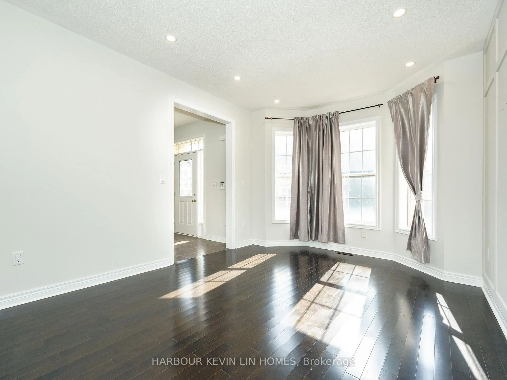 Photo 10 of 26 Bembridge Drive, Markham, Cathedraltown — HOMEH