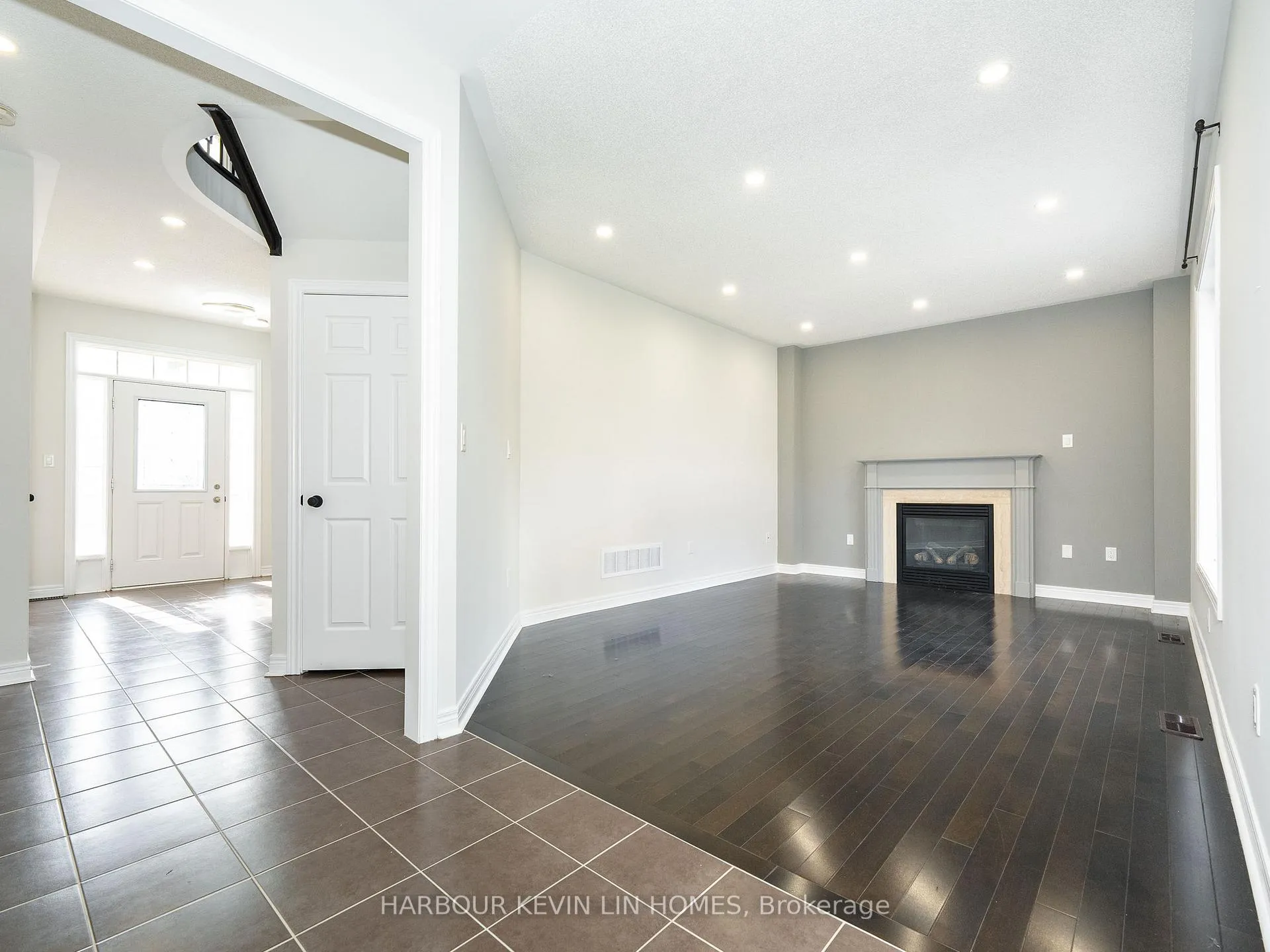 Photo 19 of 26 Bembridge Drive, Markham, Cathedraltown — HOMEH