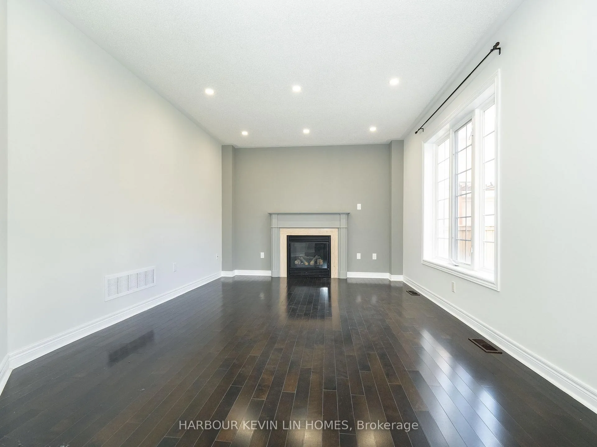 Photo 20 of 26 Bembridge Drive, Markham, Cathedraltown — HOMEH