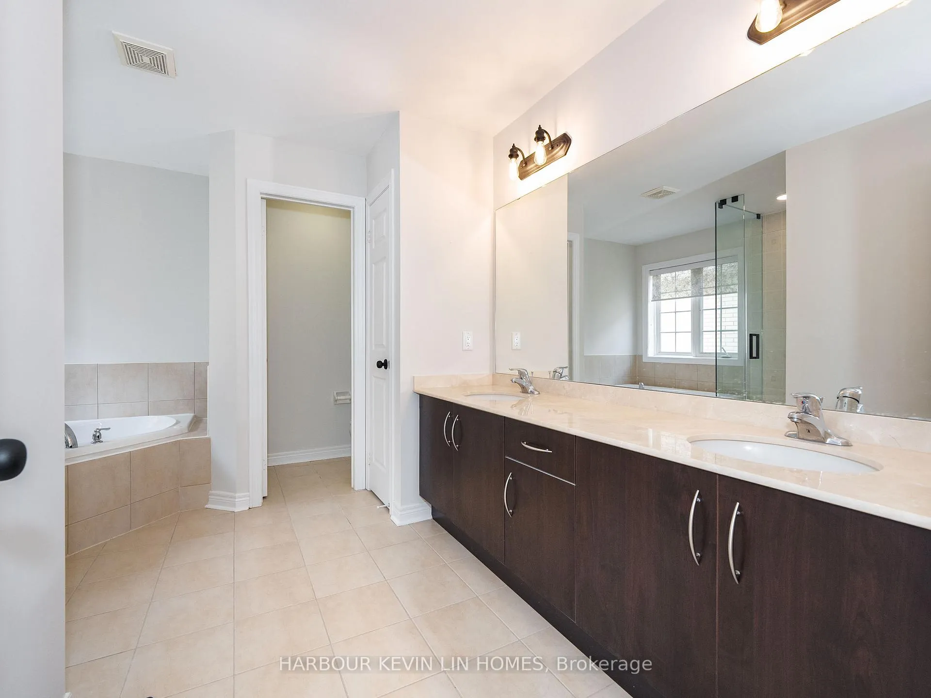Photo 27 of 26 Bembridge Drive, Markham, Cathedraltown — HOMEH