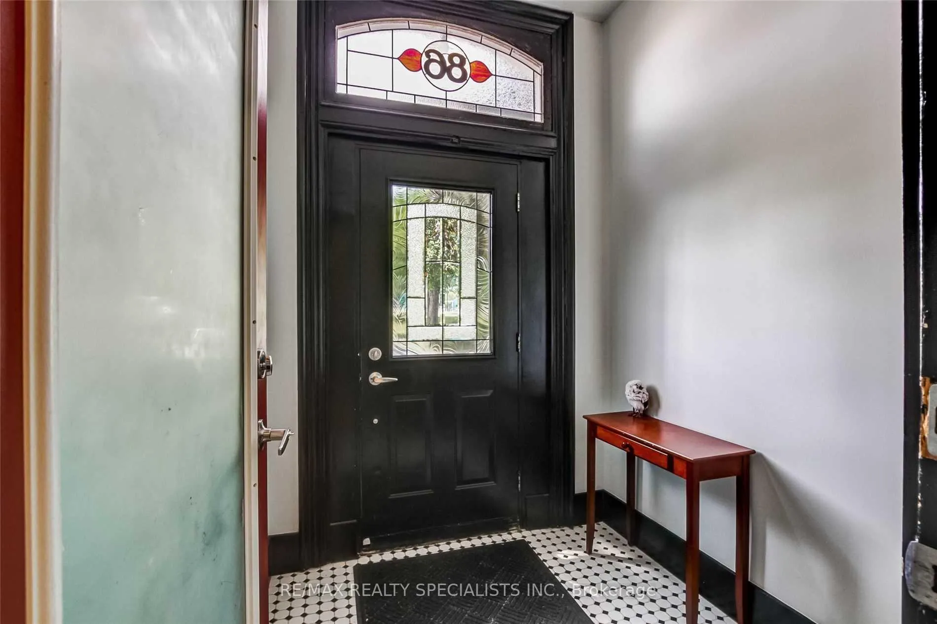 Photo 2 of Unit UPPER, 86 Locke Street N, Hamilton, Strathcona — HOMEH