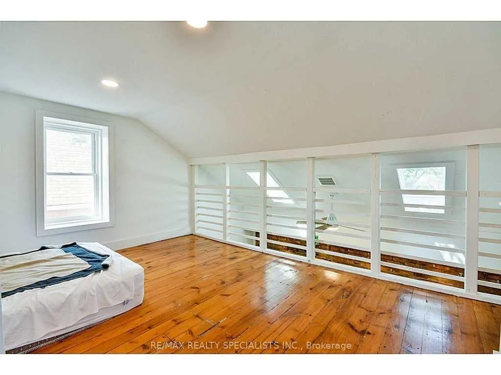 Photo 12 of Unit UPPER, 86 Locke Street N, Hamilton, Strathcona — HOMEH