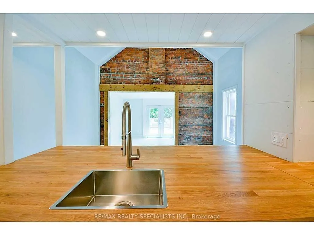 Photo 16 of Unit UPPER, 86 Locke Street N, Hamilton, Strathcona — HOMEH