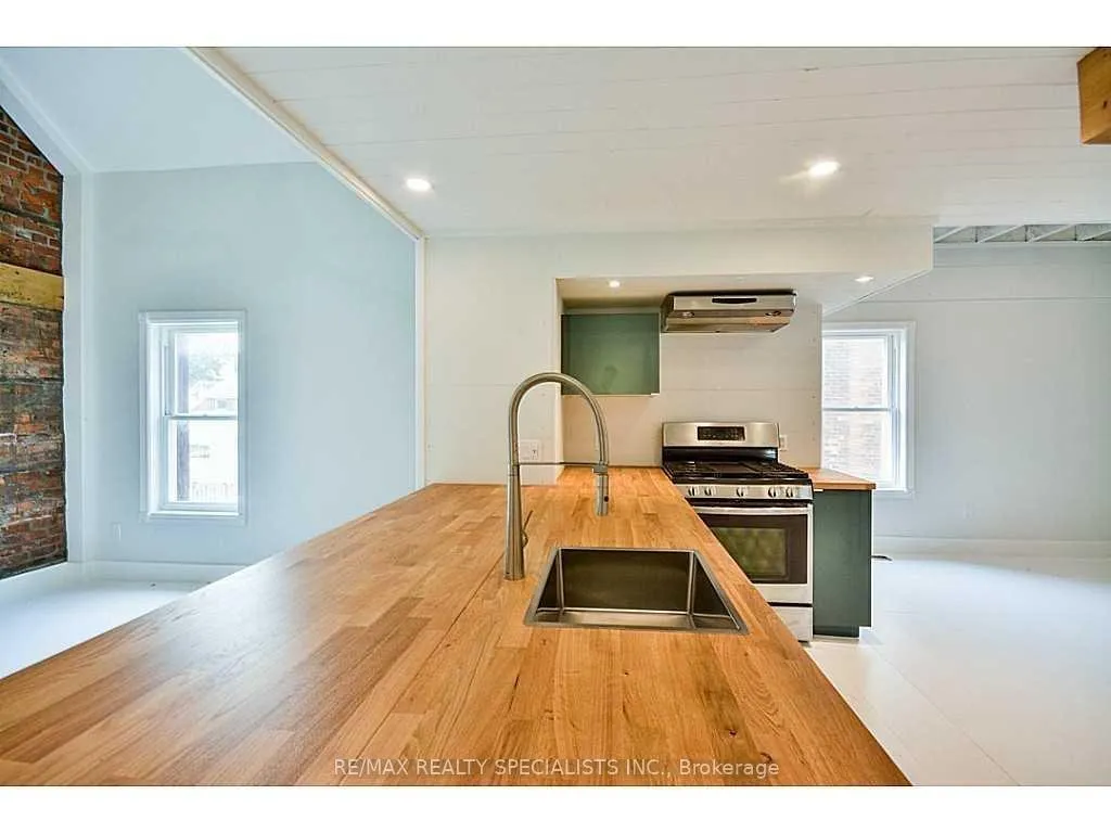 Photo 17 of Unit UPPER, 86 Locke Street N, Hamilton, Strathcona — HOMEH