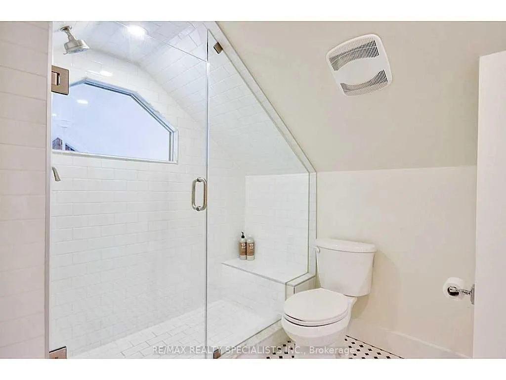 Photo 18 of Unit UPPER, 86 Locke Street N, Hamilton, Strathcona — HOMEH