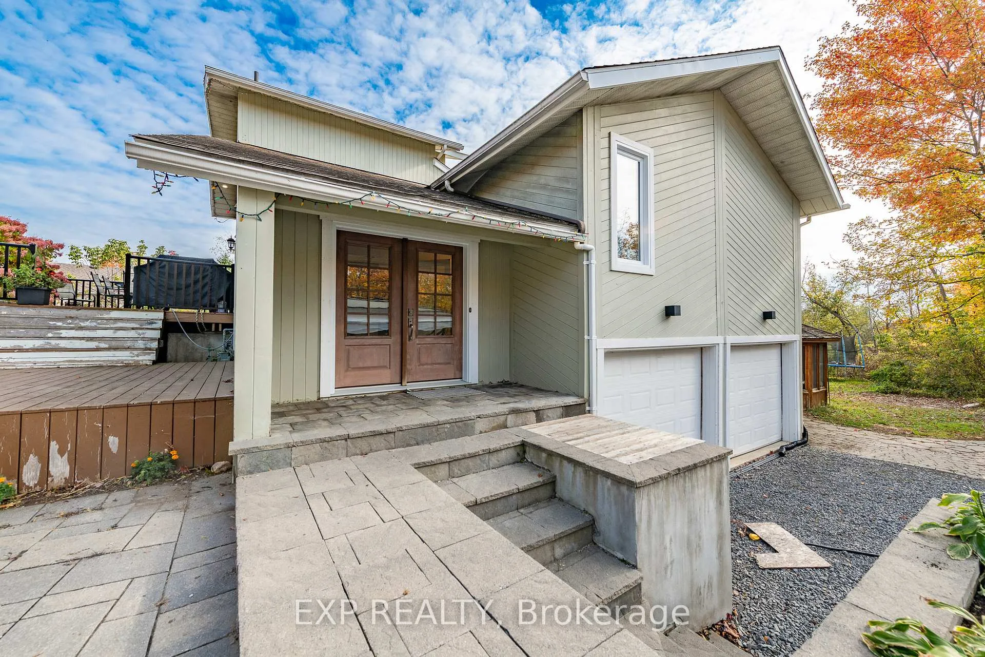 Photo 2 of 1238 Barnwell Crescent, Ottawa, Navan — HOMEH