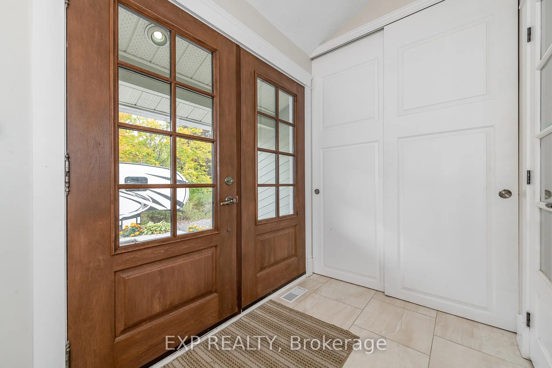 Photo 4 of 1238 Barnwell Crescent, Ottawa, Navan — HOMEH