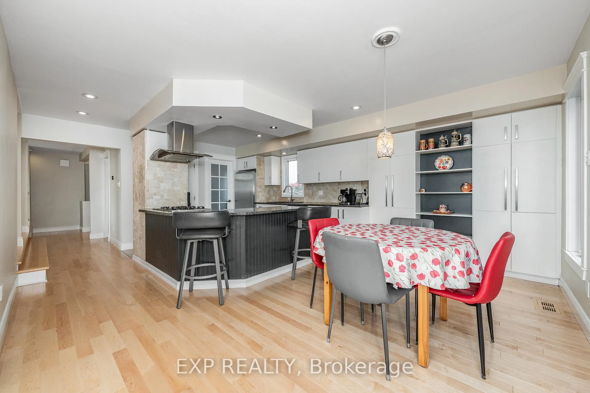 Photo 15 of 1238 Barnwell Crescent, Ottawa, Navan — HOMEH