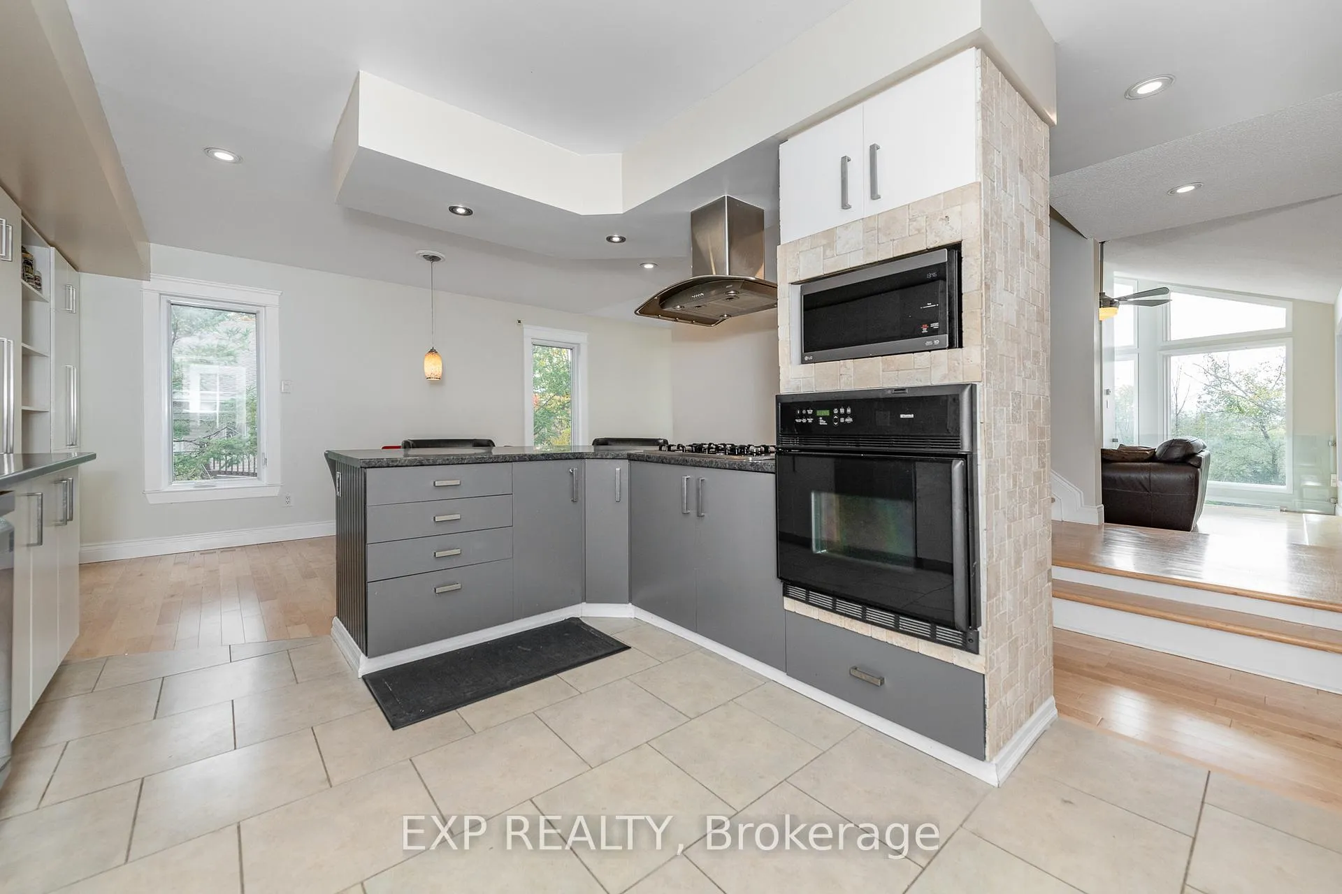 Photo 18 of 1238 Barnwell Crescent, Ottawa, Navan — HOMEH