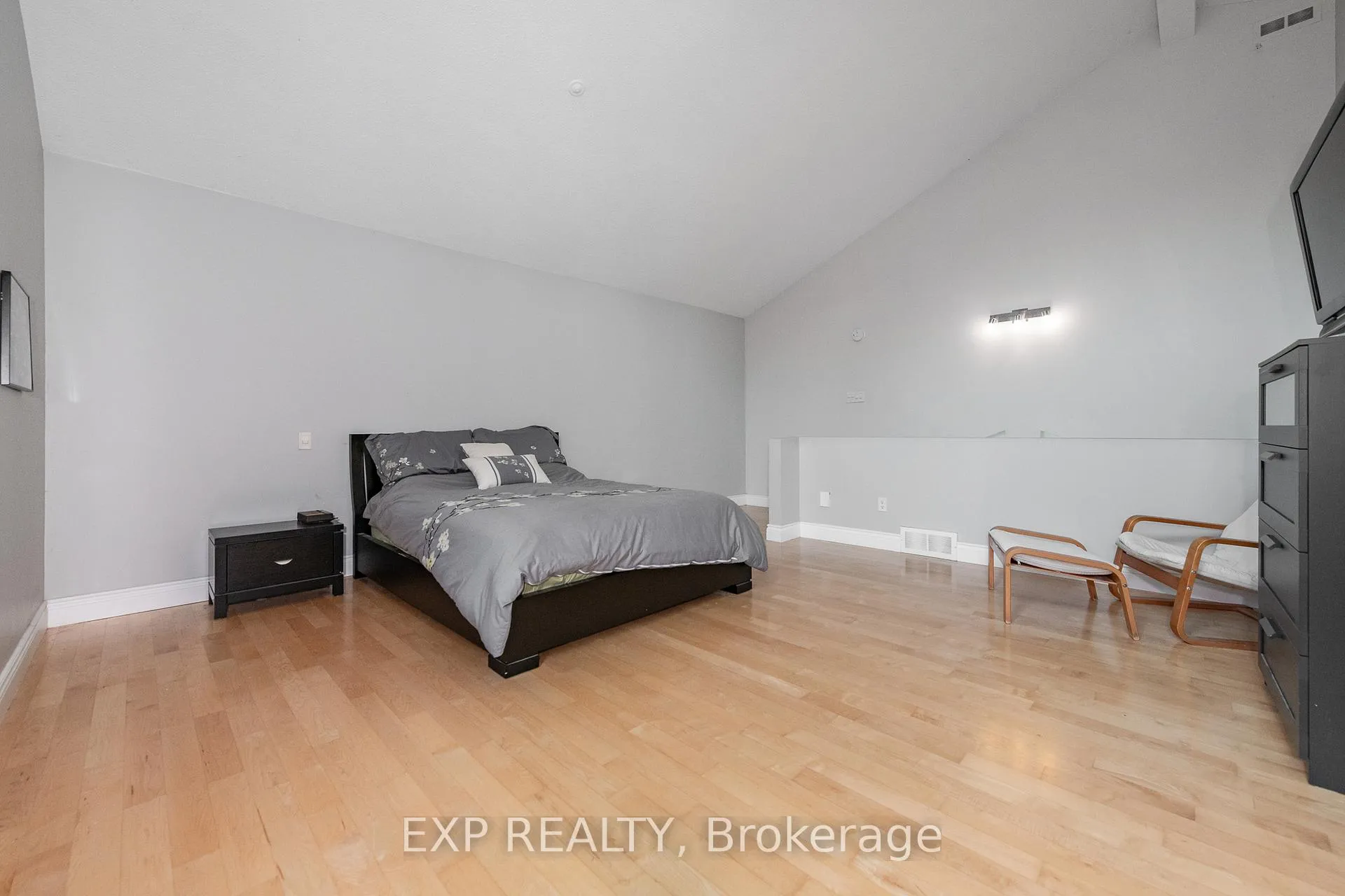 Photo 31 of 1238 Barnwell Crescent, Ottawa, Navan — HOMEH