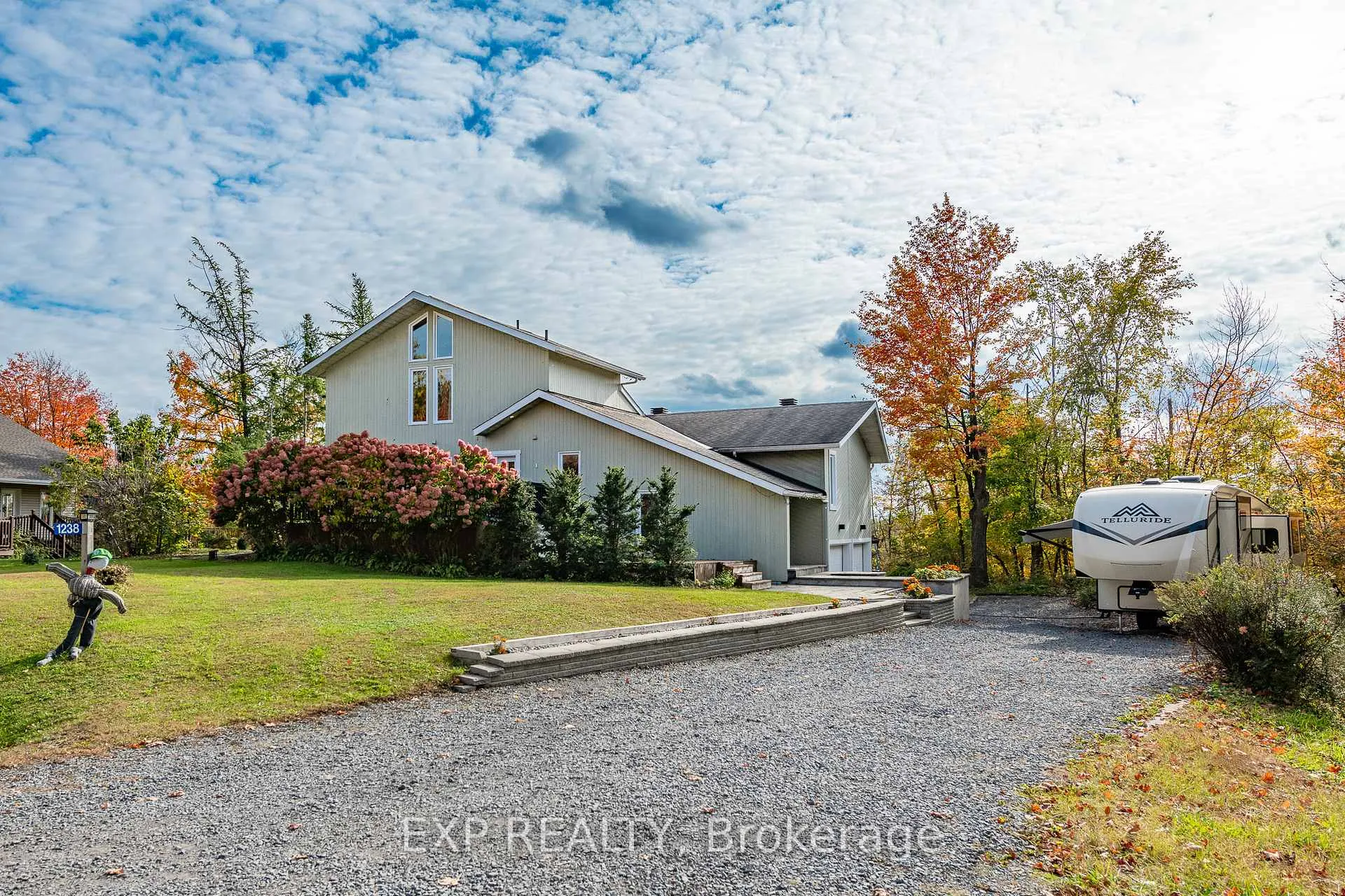 Photo 48 of 1238 Barnwell Crescent, Ottawa, Navan — HOMEH