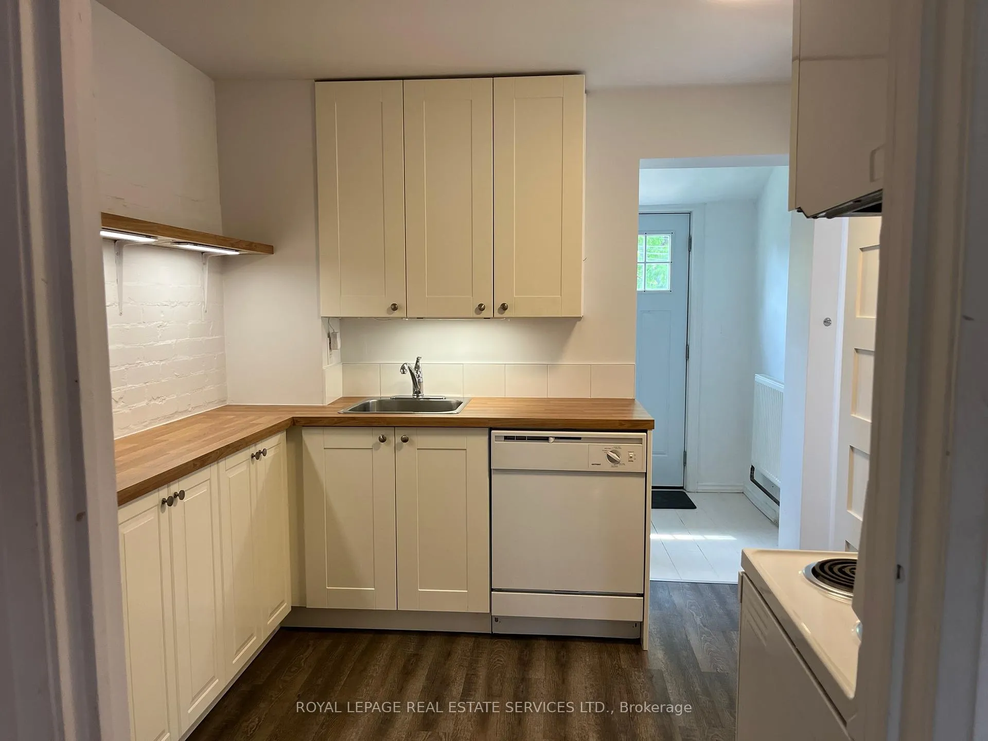 Photo 3 of Unit Main, 40 Bonnie Brae Boulevard, Toronto, Danforth Village-East York — HOMEH
