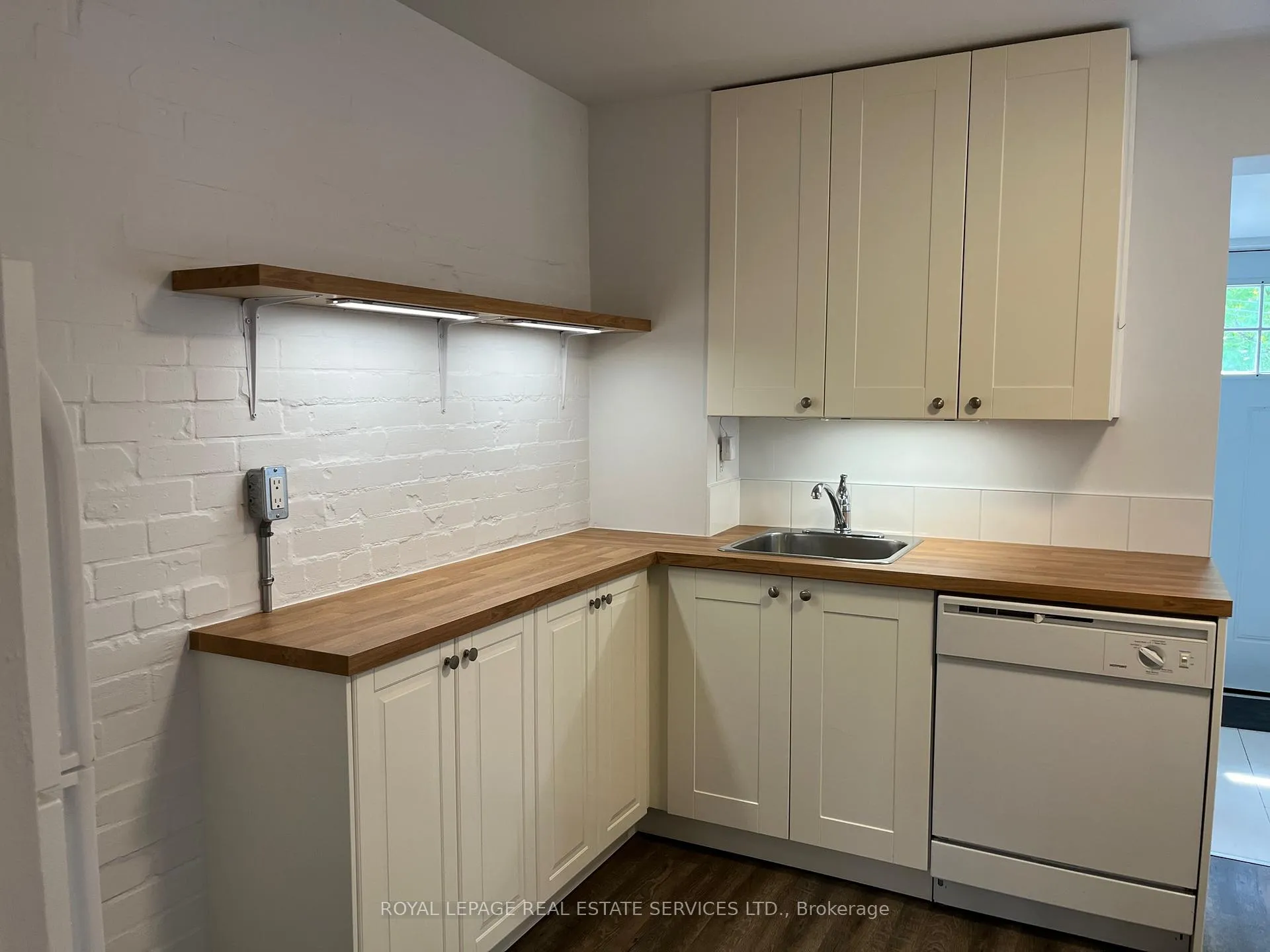 Photo 4 of Unit Main, 40 Bonnie Brae Boulevard, Toronto, Danforth Village-East York — HOMEH