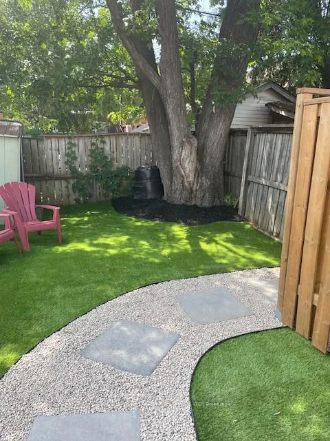Photo 16 of Unit Main, 40 Bonnie Brae Boulevard, Toronto, Danforth Village-East York — HOMEH