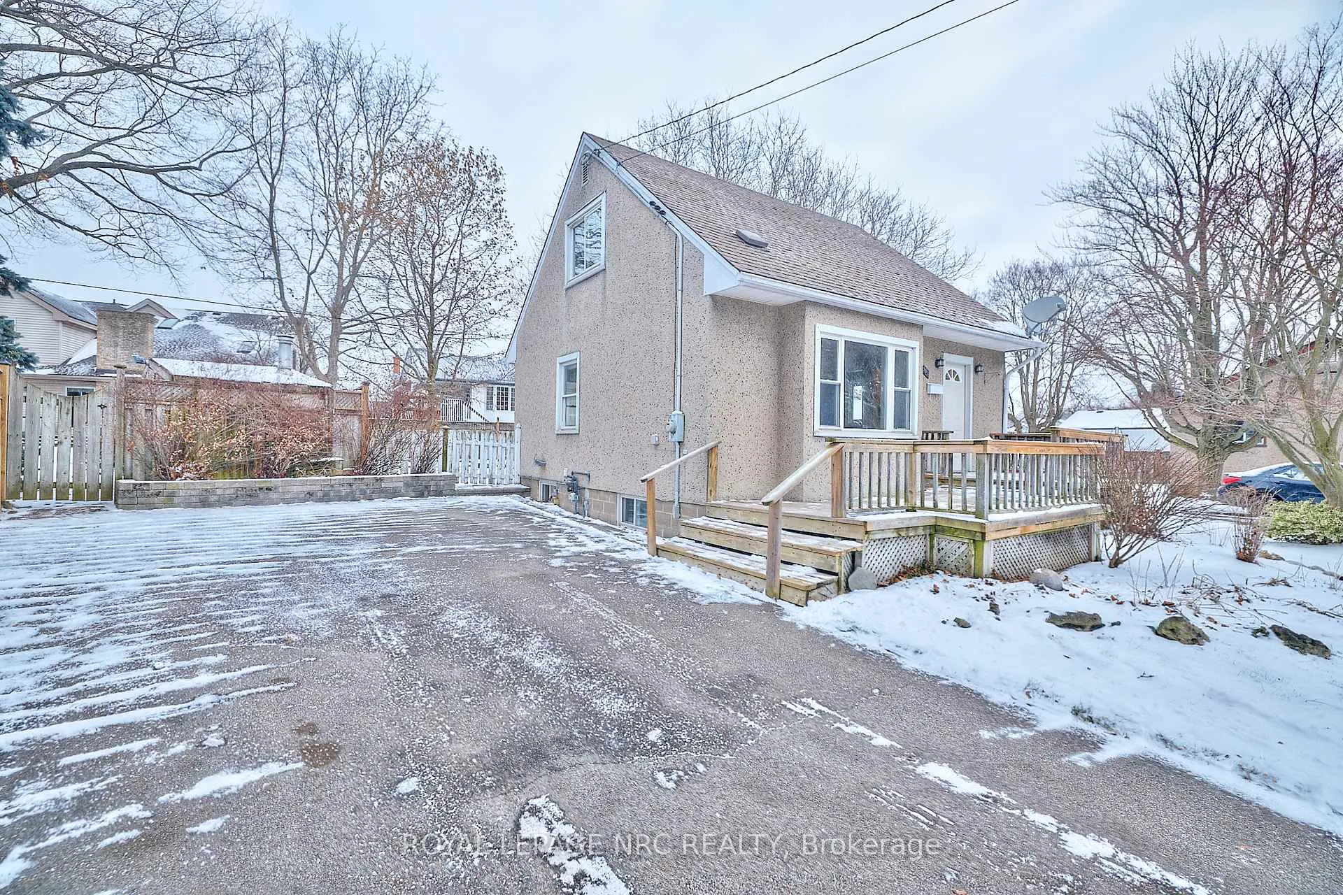 Photo 2 of 6151 Harvey Street, Niagara Falls, Church's Lane — HOMEH