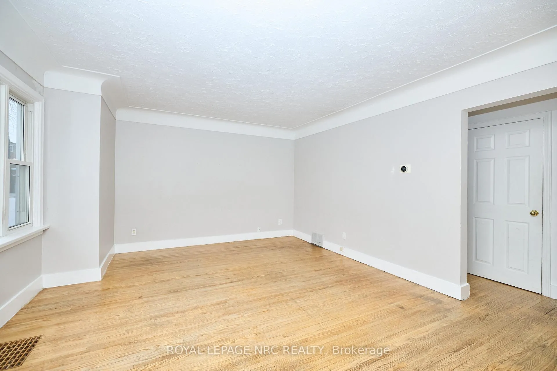 Photo 6 of 6151 Harvey Street, Niagara Falls, Church's Lane — HOMEH