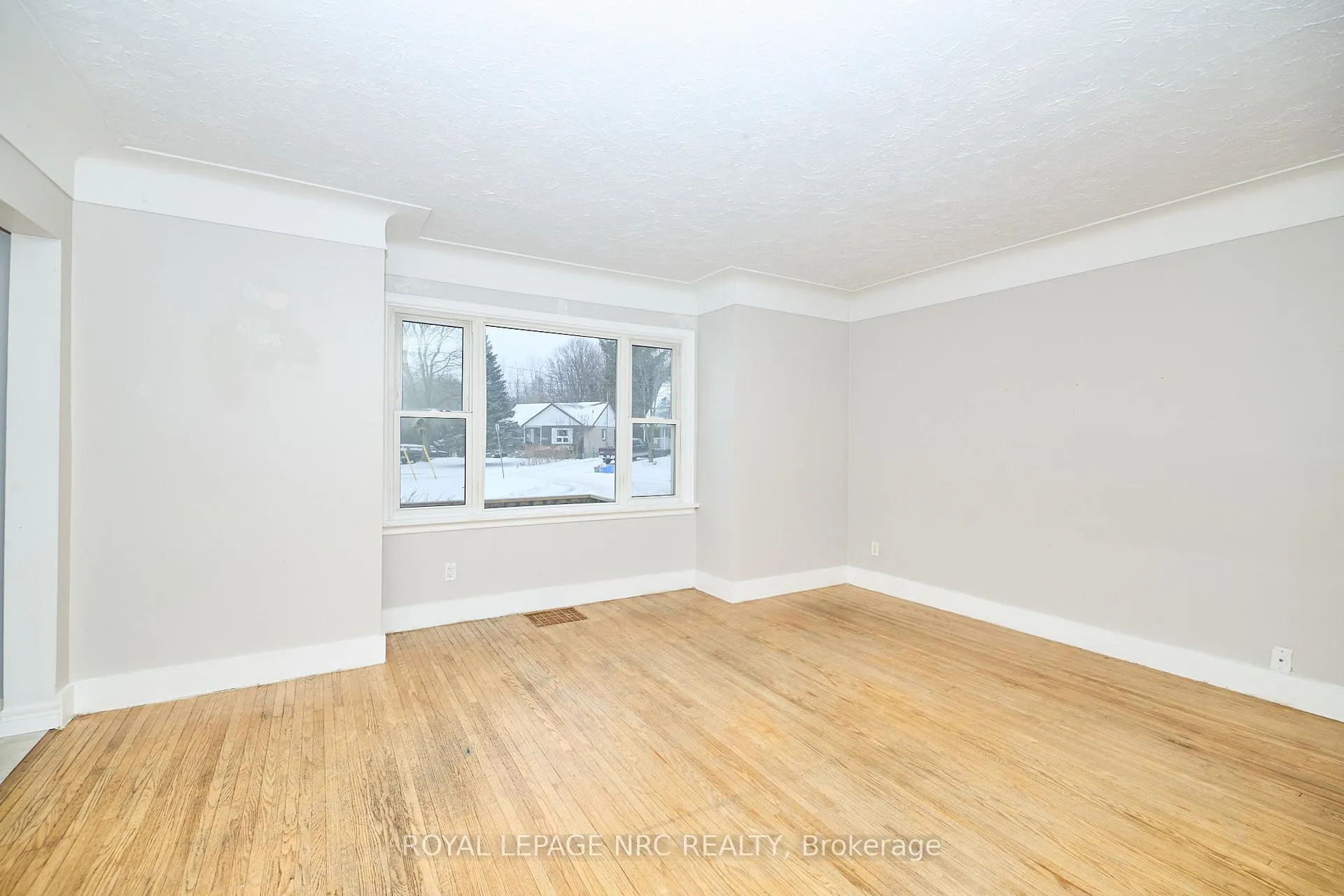 Photo 7 of 6151 Harvey Street, Niagara Falls, Church's Lane — HOMEH