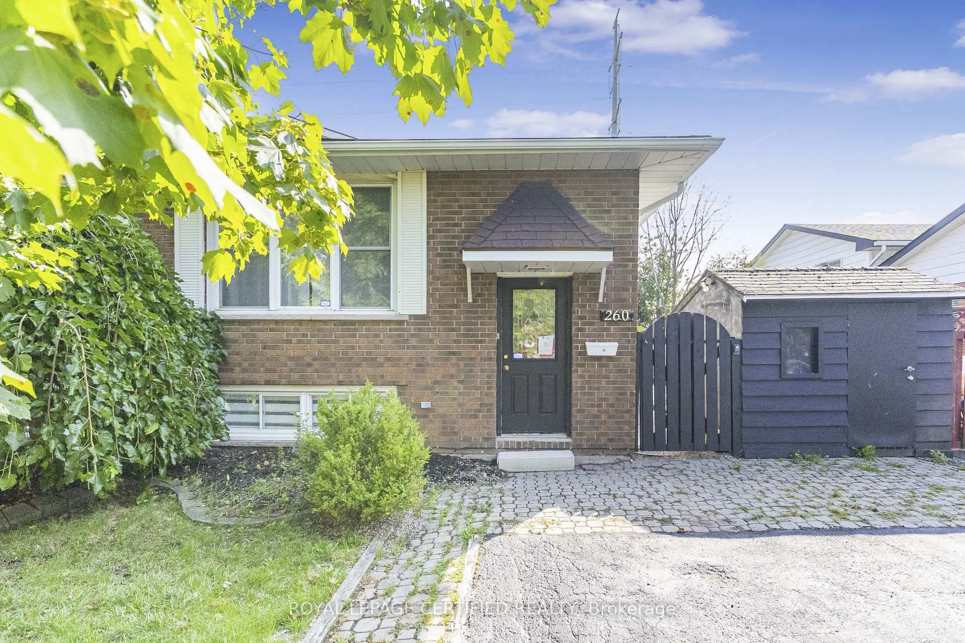 Photo 3 of 260 St Augustine Drive, St. Catharines, Secord Woods — HOMEH