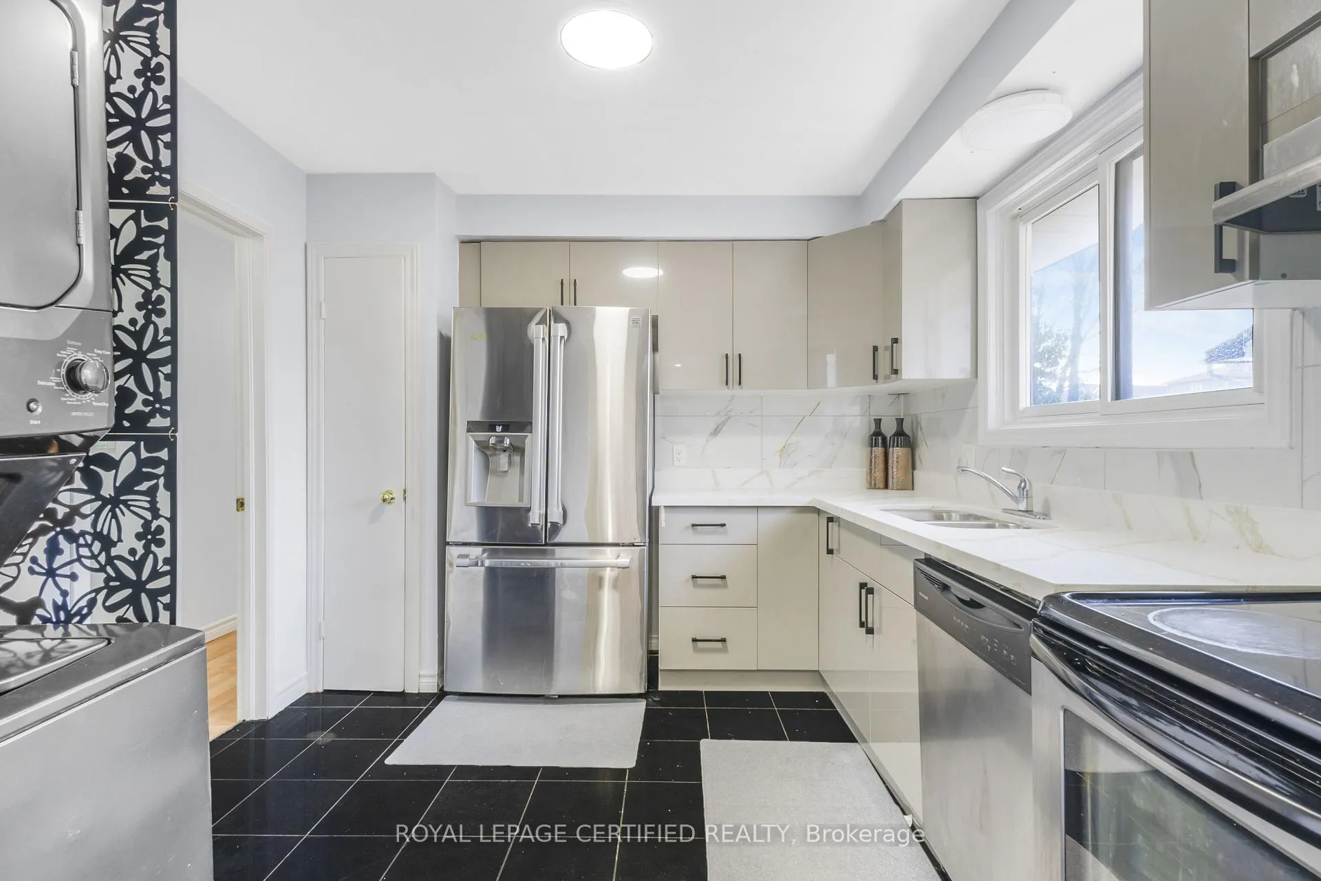 Photo 4 of 260 St Augustine Drive, St. Catharines, Secord Woods — HOMEH