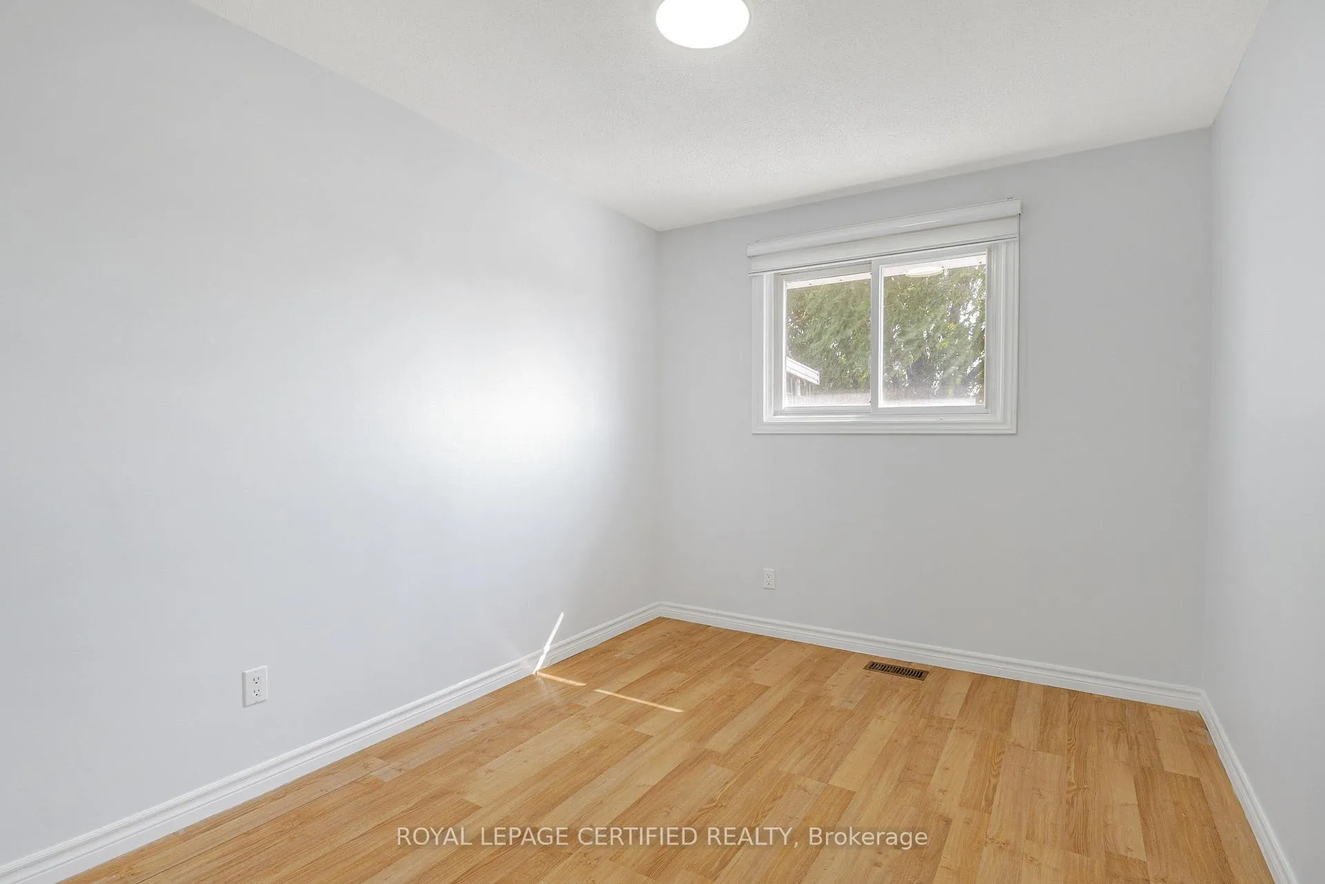 Photo 16 of 260 St Augustine Drive, St. Catharines, Secord Woods — HOMEH