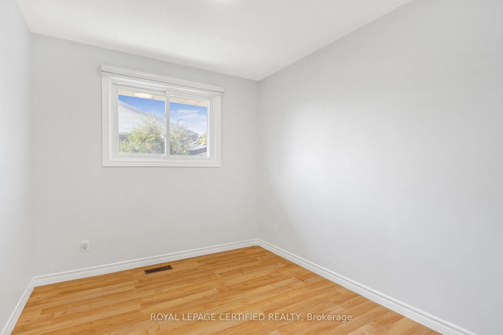 Photo 18 of 260 St Augustine Drive, St. Catharines, Secord Woods — HOMEH