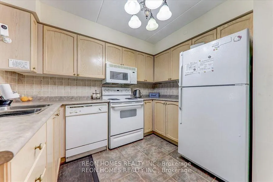 Photo 9 of Unit 201, 25 Via Rosedale, Brampton, Sandringham-Wellington — HOMEH