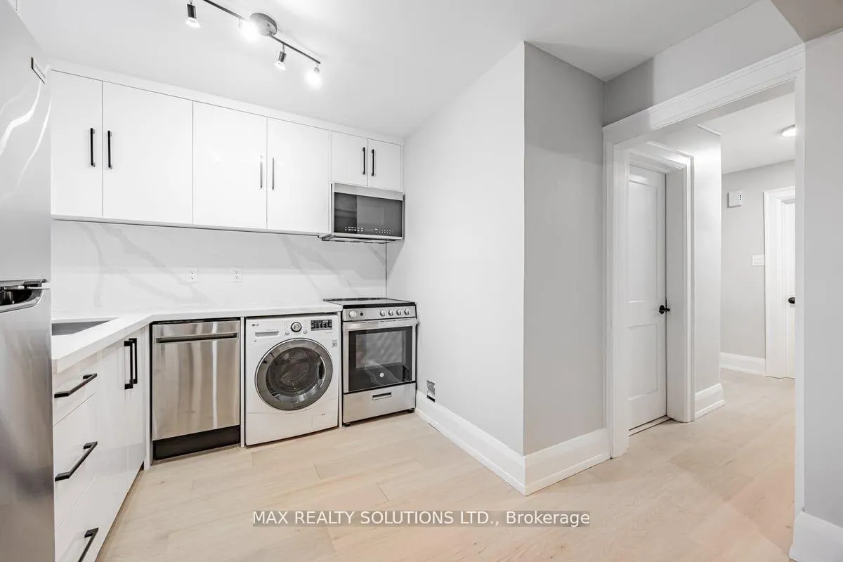 Photo 4 of Unit Upper, 38 St Germain Avenue, Toronto, Lawrence Park North — HOMEH
