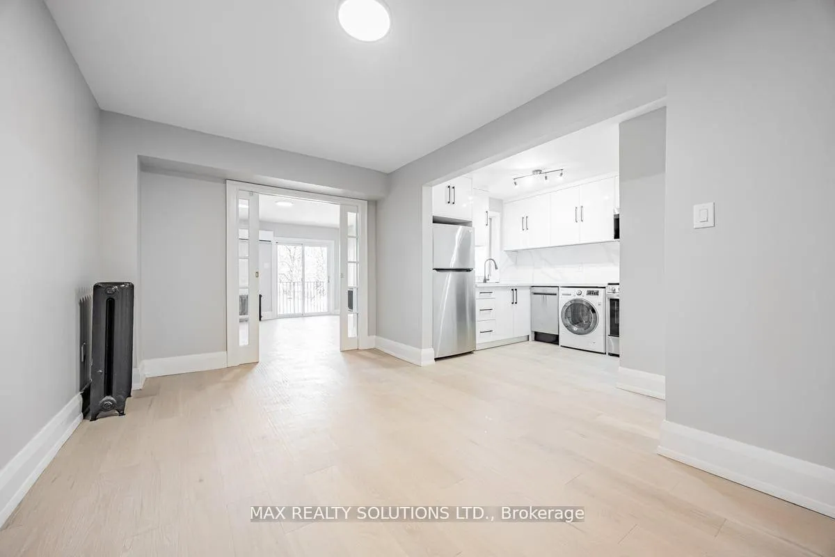 Photo 6 of Unit Upper, 38 St Germain Avenue, Toronto, Lawrence Park North — HOMEH