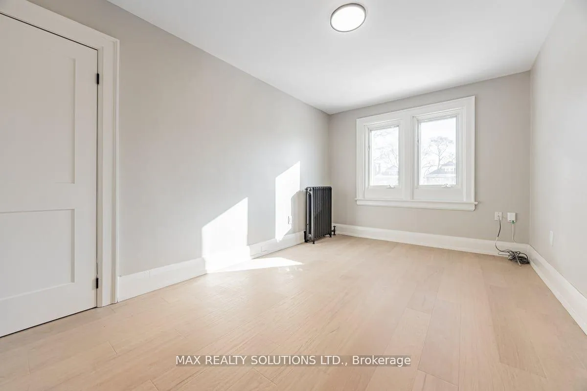 Photo 10 of Unit Upper, 38 St Germain Avenue, Toronto, Lawrence Park North — HOMEH