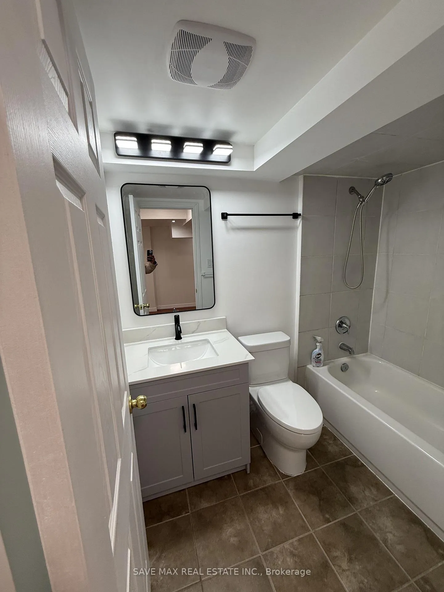 Photo 9 of Unit Basement, 3 Delport Close, Brampton, Bram East — HOMEH