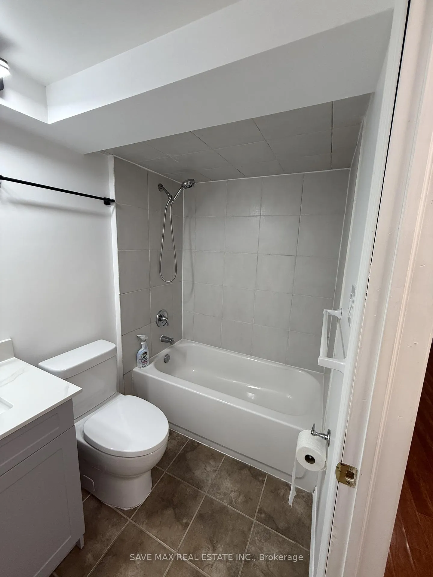 Photo 10 of Unit Basement, 3 Delport Close, Brampton, Bram East — HOMEH