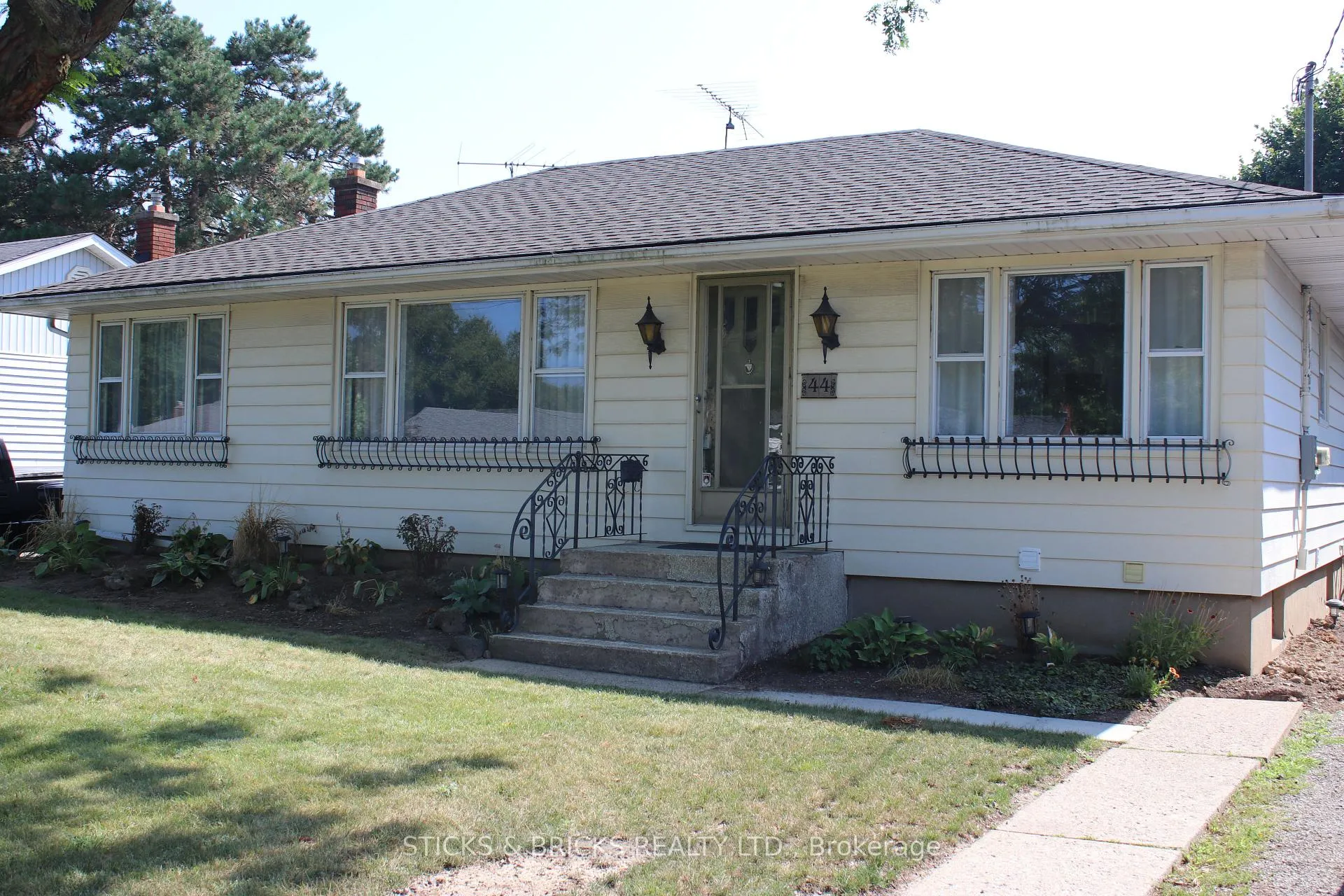 Photo 1 of 44 Duncan Drive, St. Catharines, Vine/Linwell — HOMEH