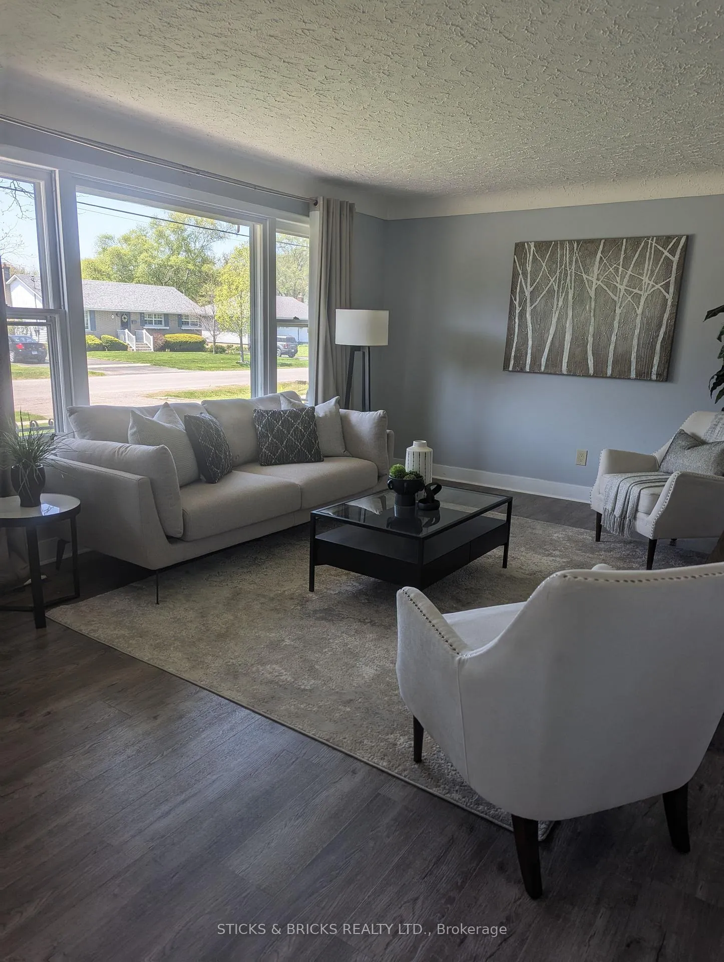 Photo 3 of 44 Duncan Drive, St. Catharines, Vine/Linwell — HOMEH