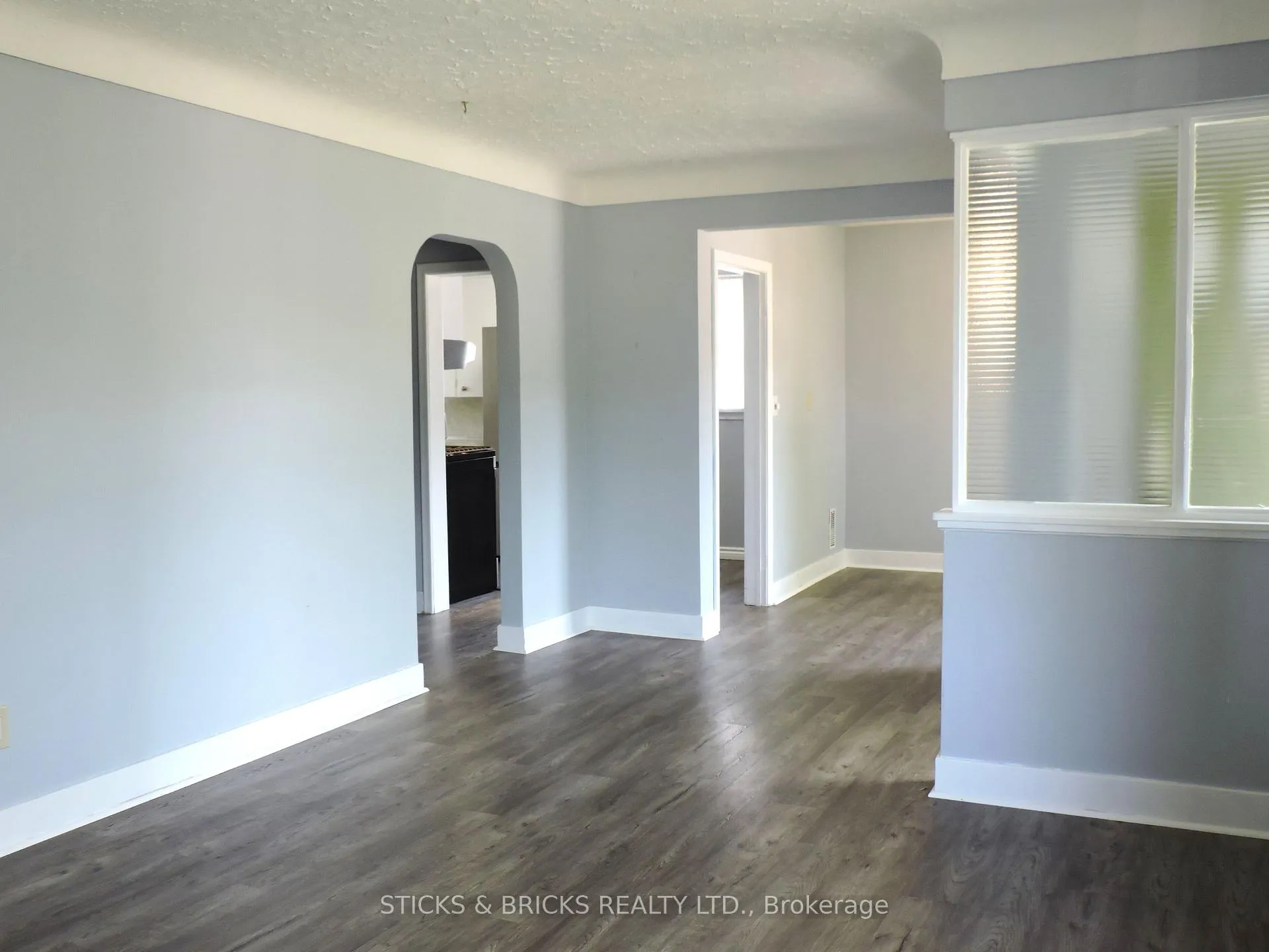 Photo 4 of 44 Duncan Drive, St. Catharines, Vine/Linwell — HOMEH