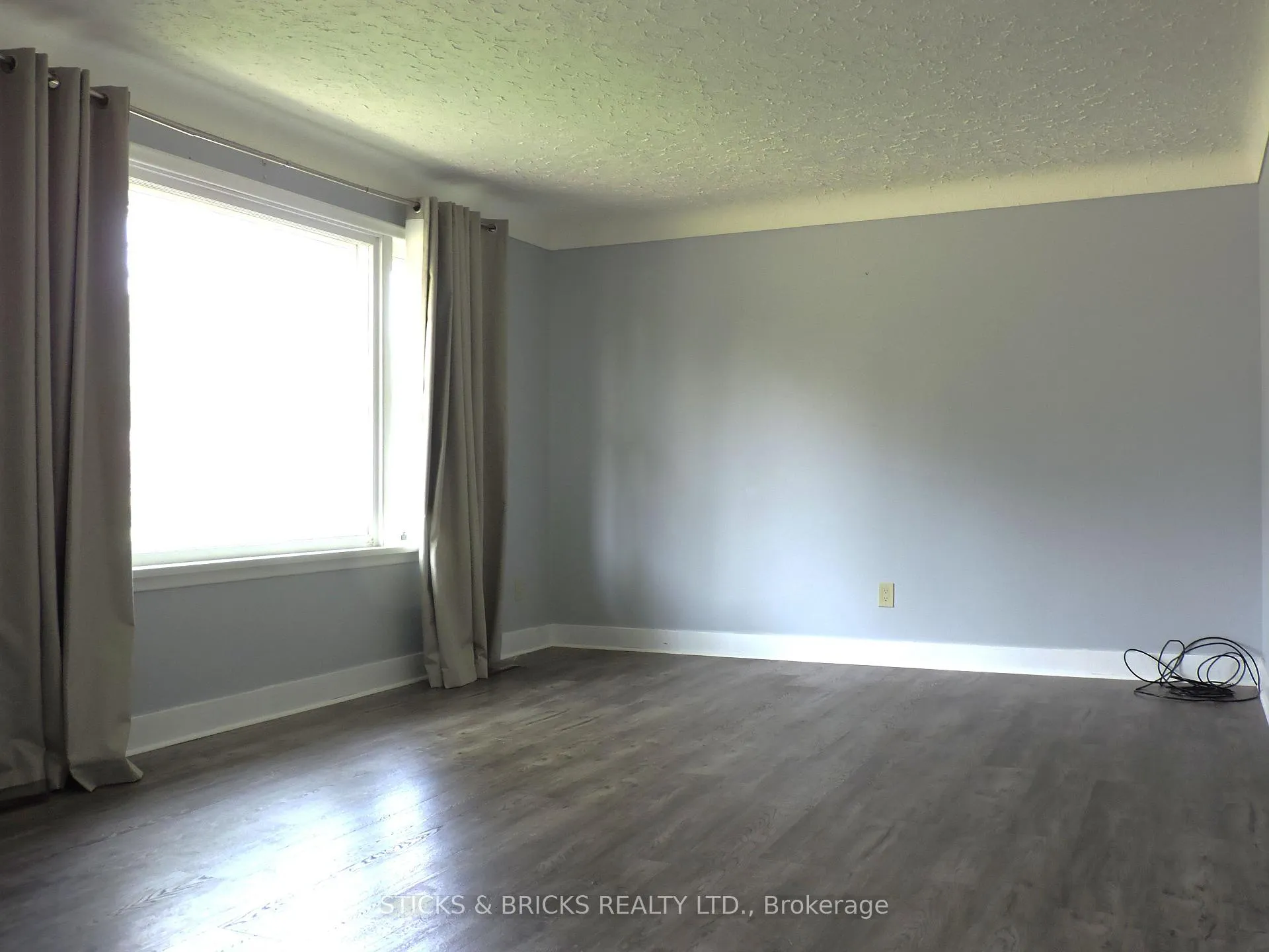 Photo 6 of 44 Duncan Drive, St. Catharines, Vine/Linwell — HOMEH
