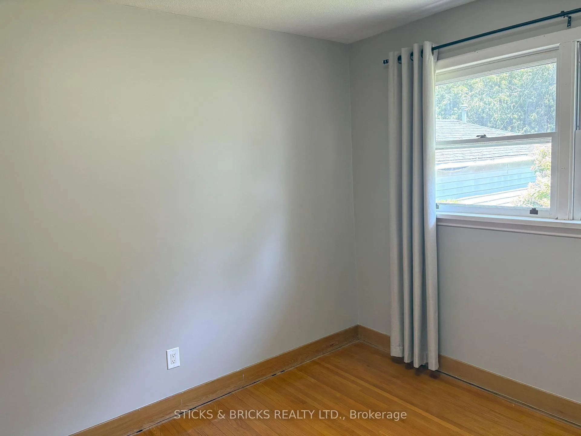 Photo 13 of 44 Duncan Drive, St. Catharines, Vine/Linwell — HOMEH