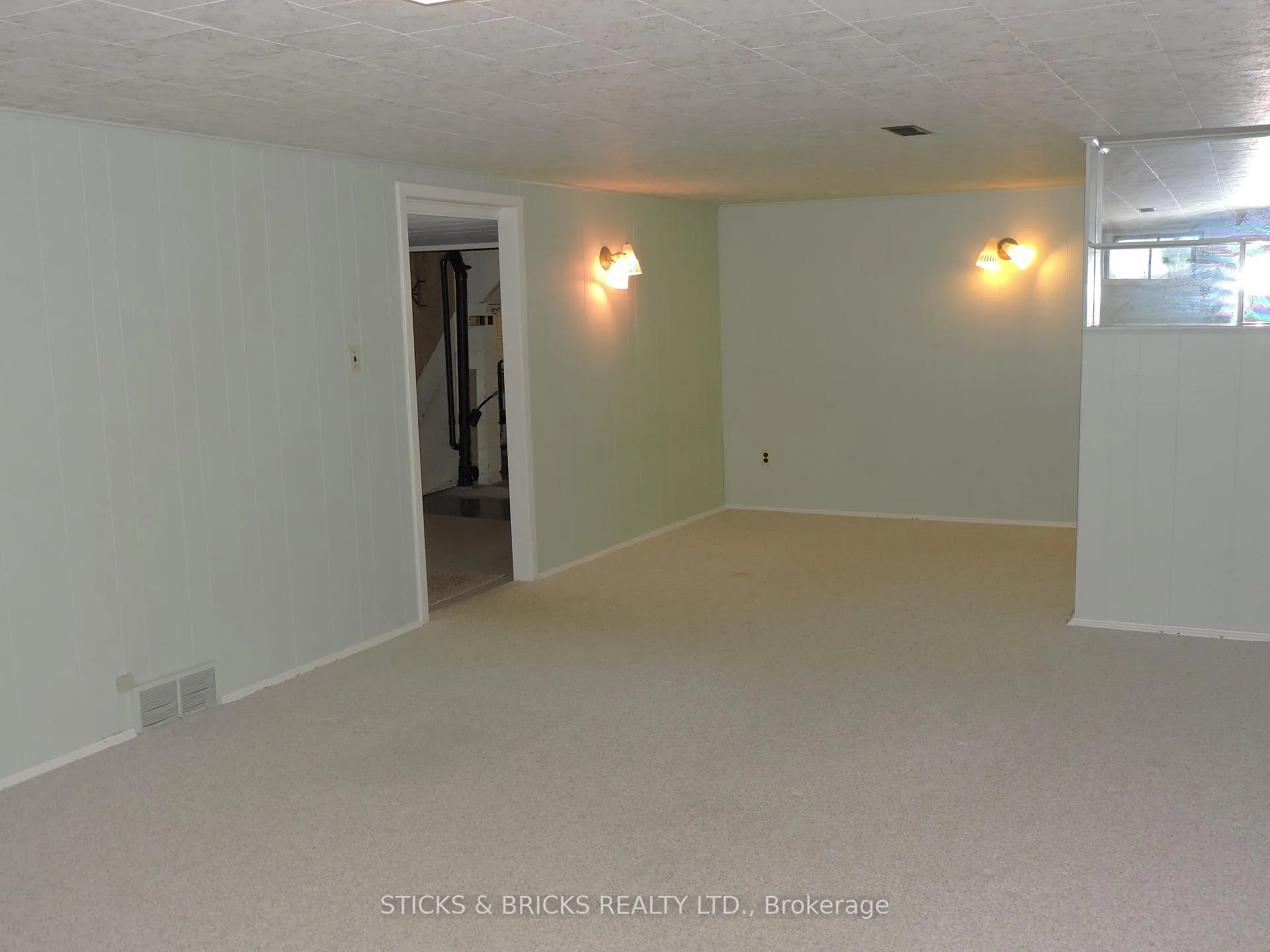 Photo 15 of 44 Duncan Drive, St. Catharines, Vine/Linwell — HOMEH